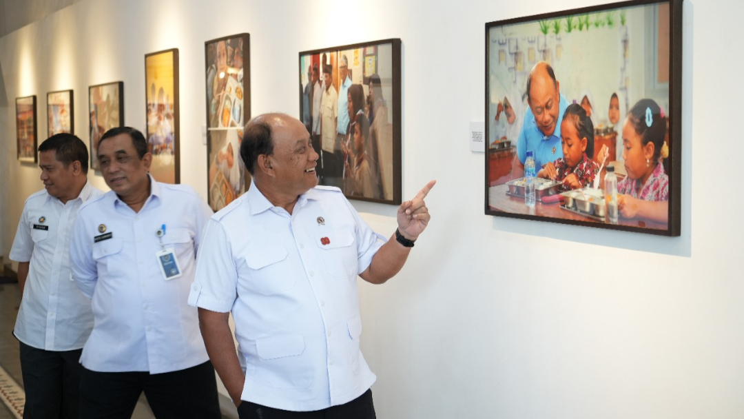 Kepala Badan Gizi Nasional Kota Solok Apresiasi Pameran Fotografi Satu Tahun BGN Kota Solok