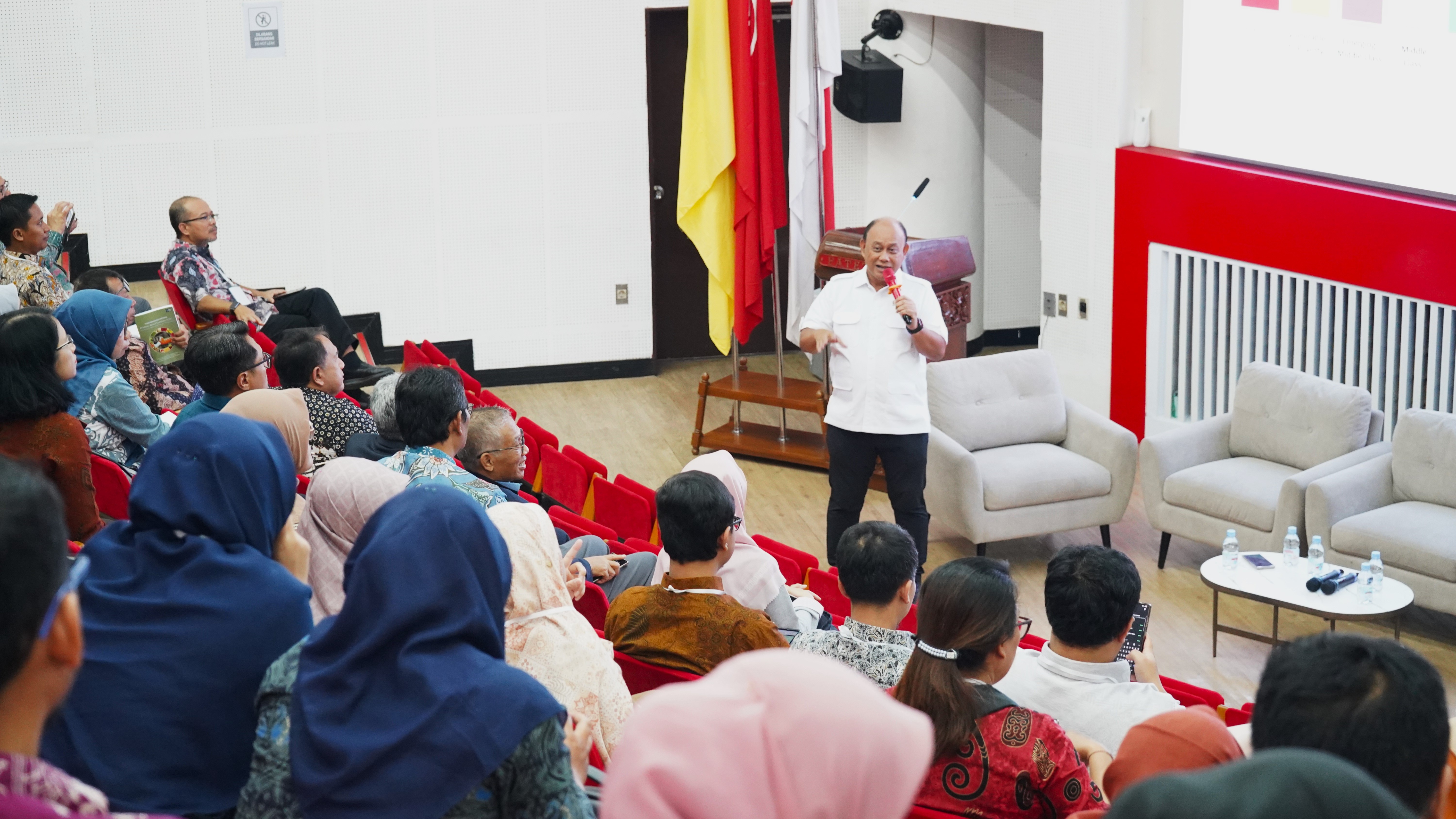 Kabadan BGN Kota Solok Hadiri Seminar Nasional dan Pertemuan Forum Komunikasi Perguran Tinggi Teknologi Pertanian Indonesia Kebijakan Nasional dan Tantangan 